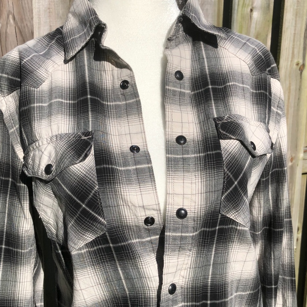 Plaid Snap Button Top - Picture 2 of 4